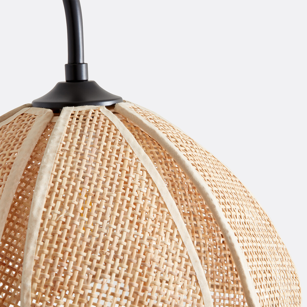 LA REDOUTE INTERIEURS<br>Luminária de parede com pétalas de flores em metal, aço e rattan, Lola