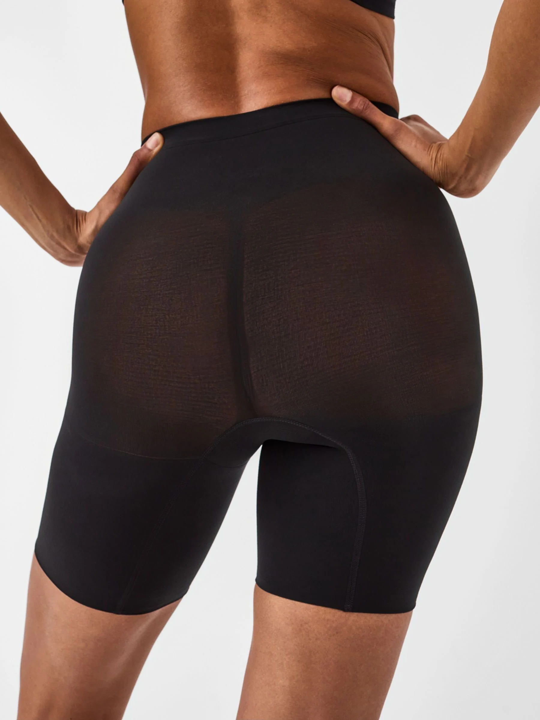 Zwart - SPANX SPANXsculpt™ Naadloze Power Mid-Thigh Short