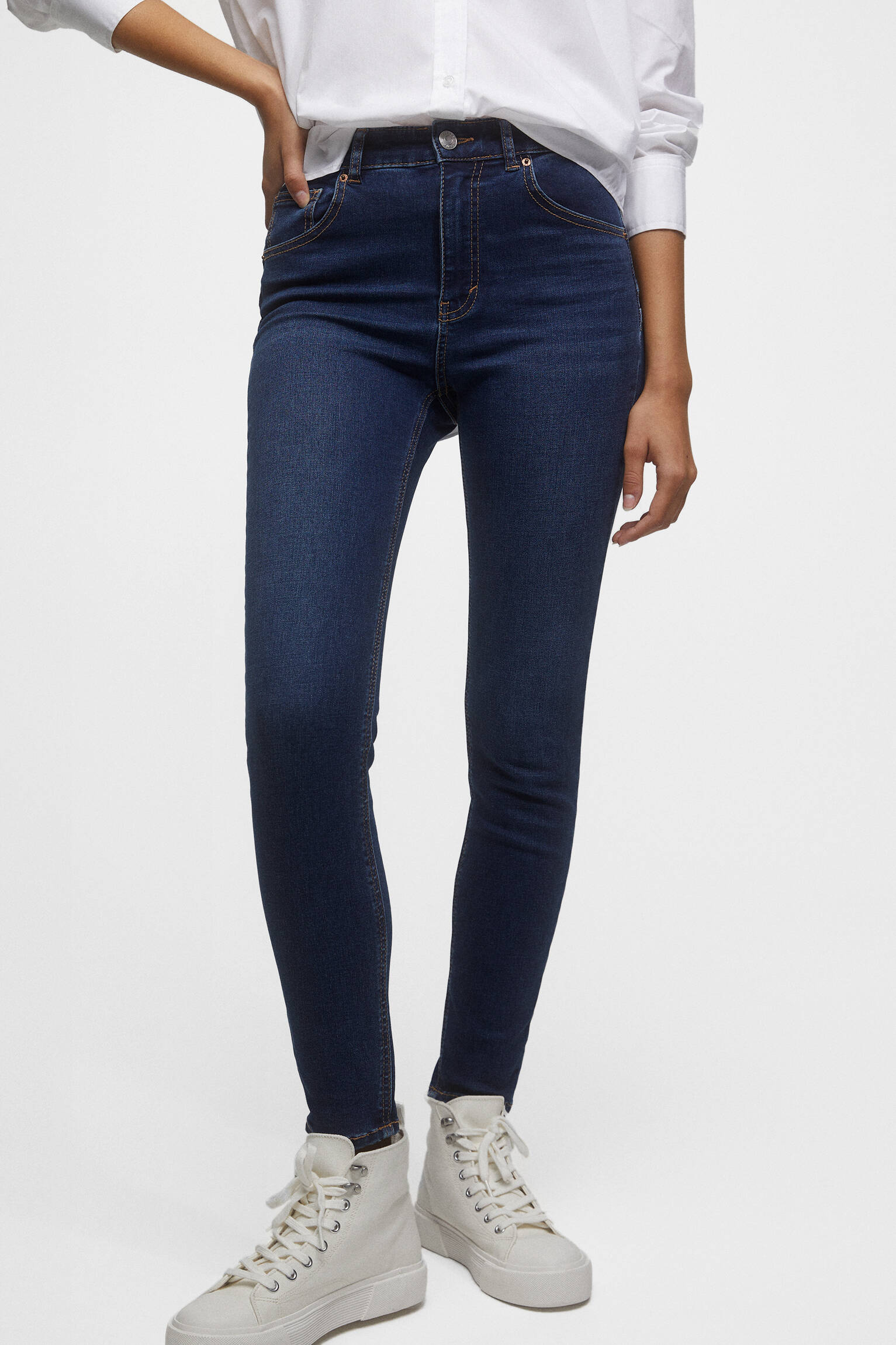 Calça jeans push-up de cintura média - azul escuro