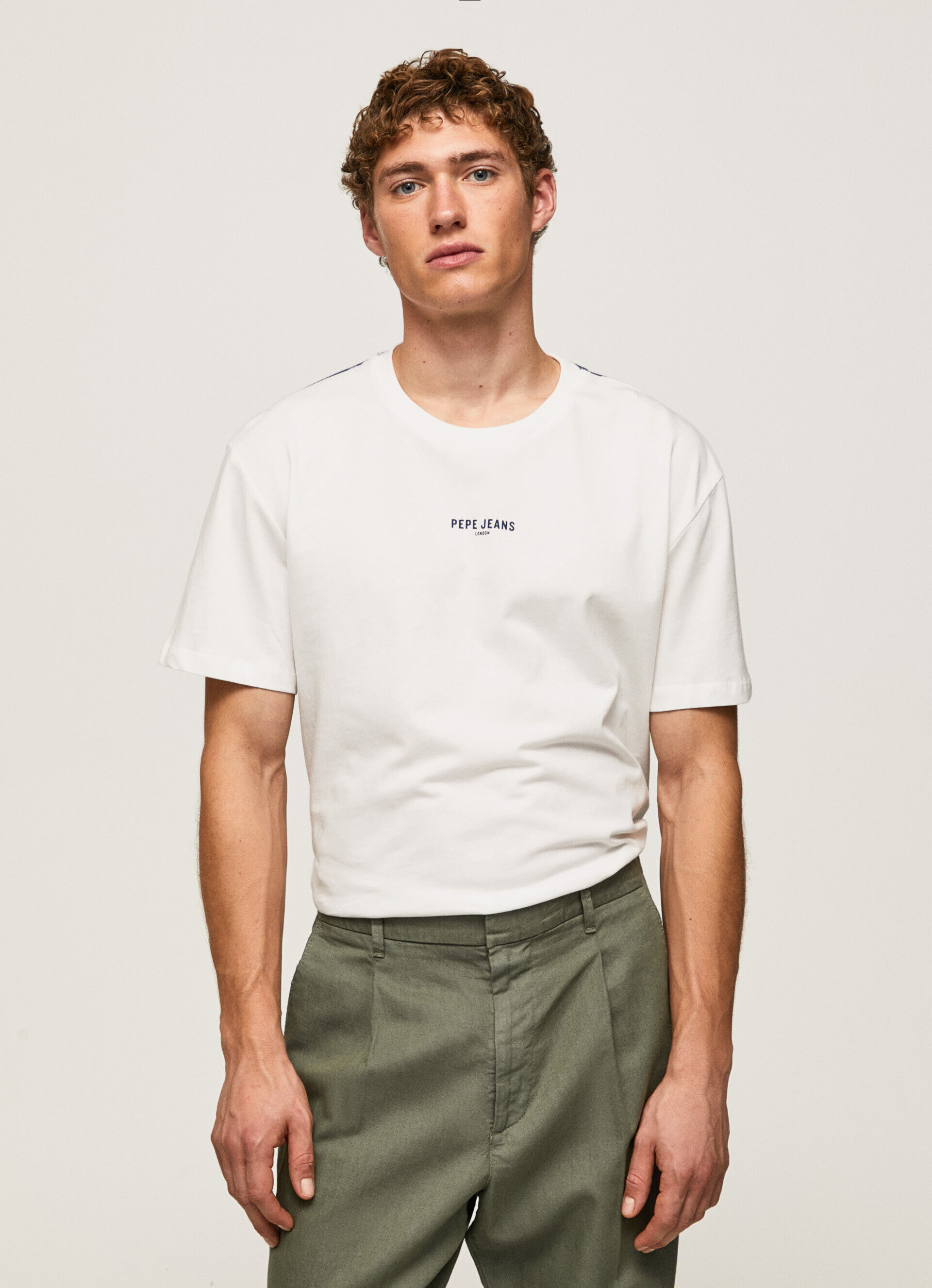 CAMISETA COM ESTAMPA FOTOGRÁFICA - branca