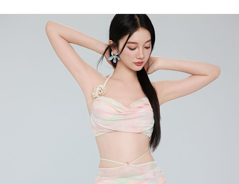 rongira - Set: Halter Tie Dye Flower Accent Bikini Top + Broekje + Bedekkende Rok