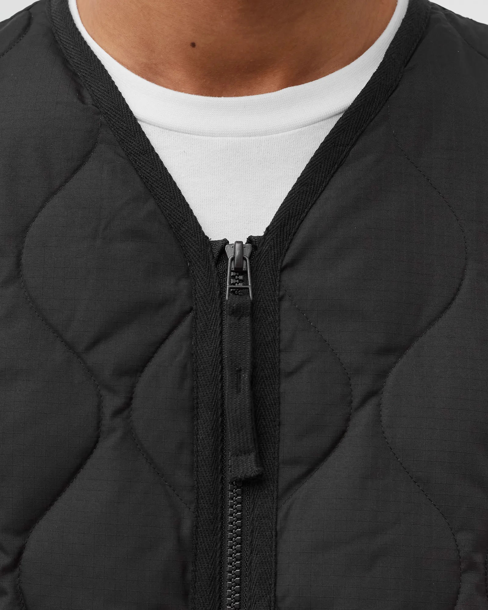 Taion MILITARY ZIP V-NECK VEST