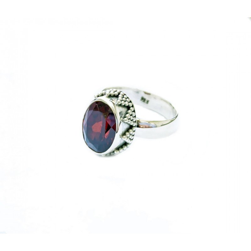 Bague en argent et grenat facetté