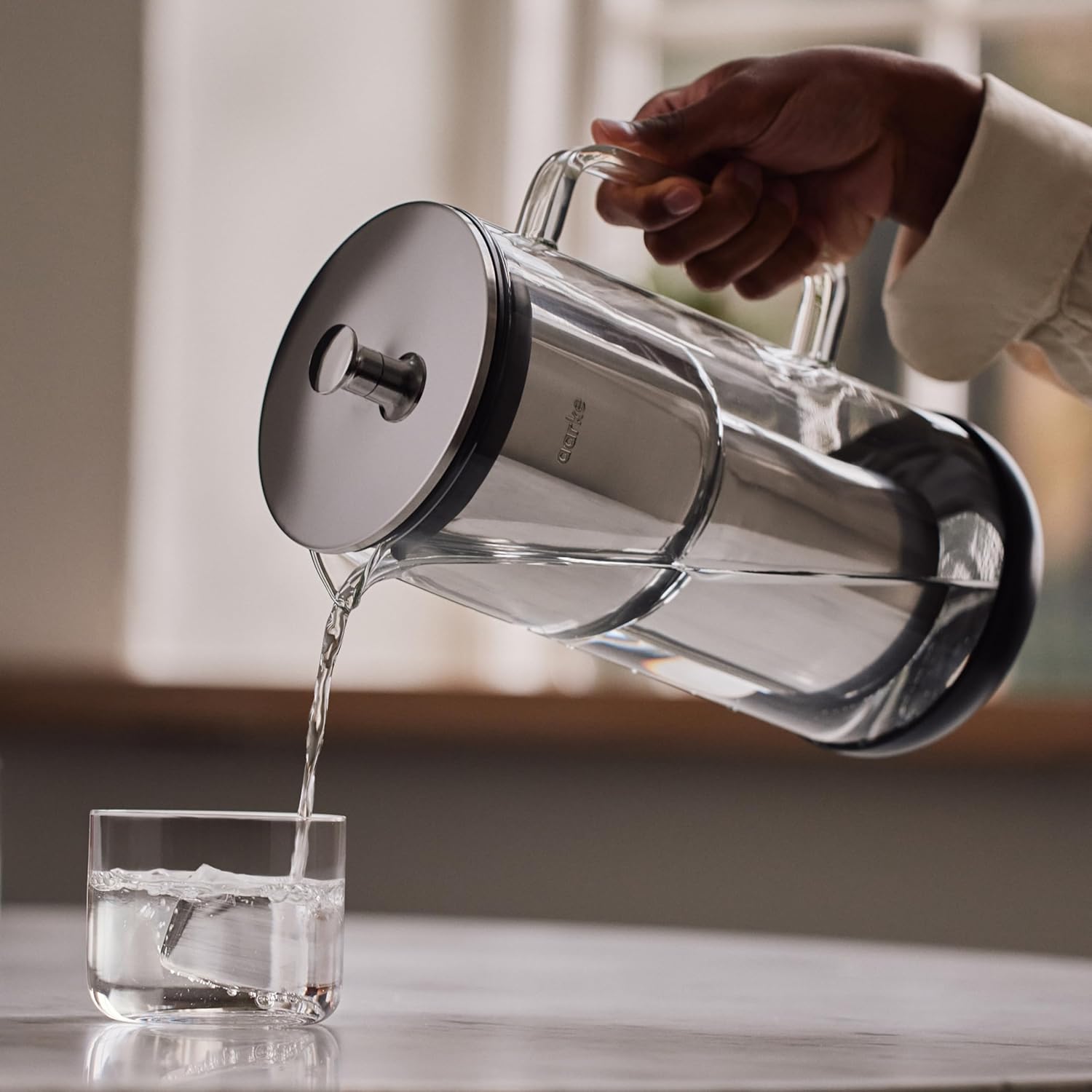 Aarke Purifier Wasserfilterkanne 1,2 L / 5 Tassen Glas & Edelstahl – inklusive Pure Filter-Nachfüllbeutel