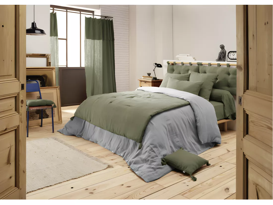 Édredon 150 x 150 cm en gaze de coton vert avec 4 pompons - PEPA