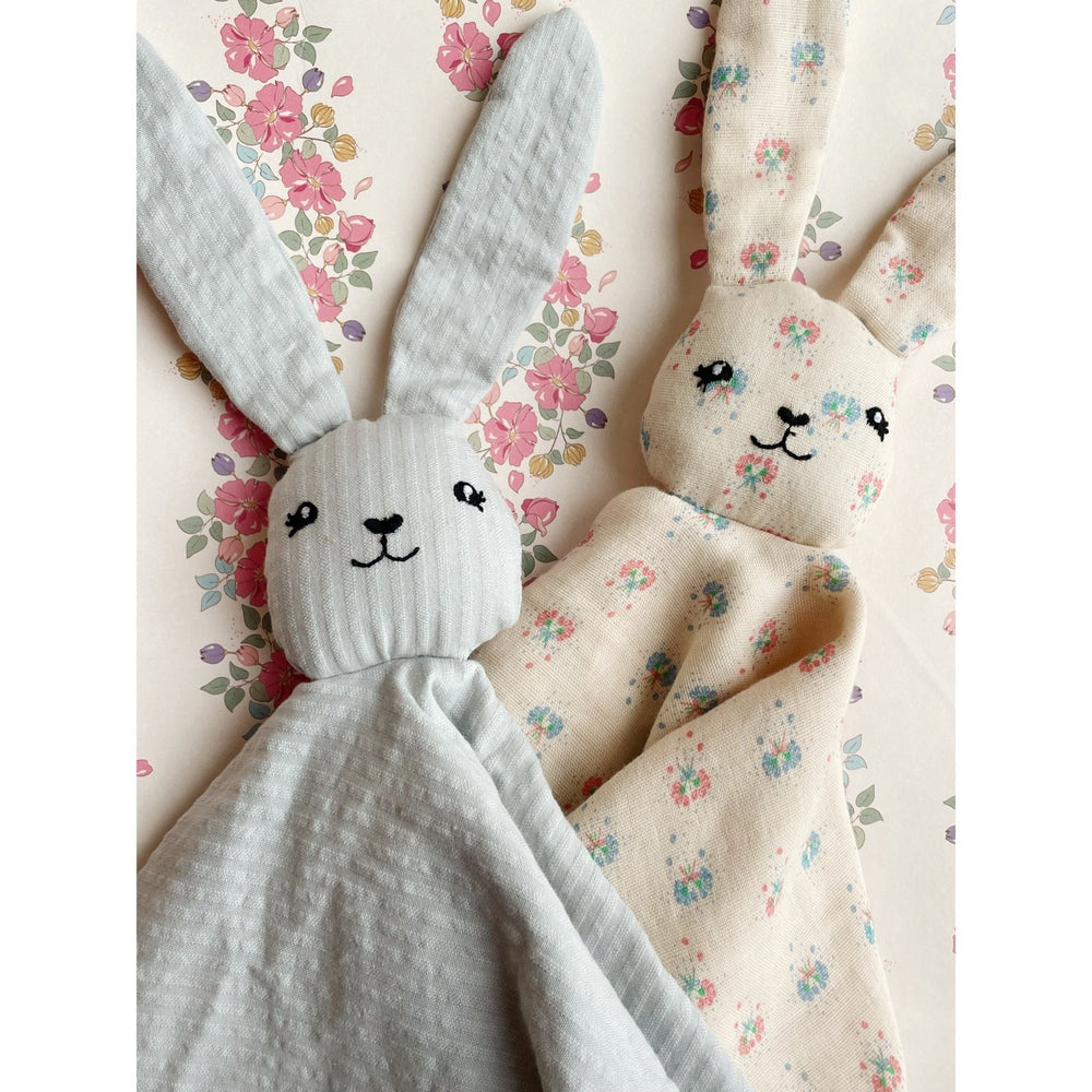Køb Konges Sløjd High-Rise Sleepy Rabbit Seersucker Nusseklud