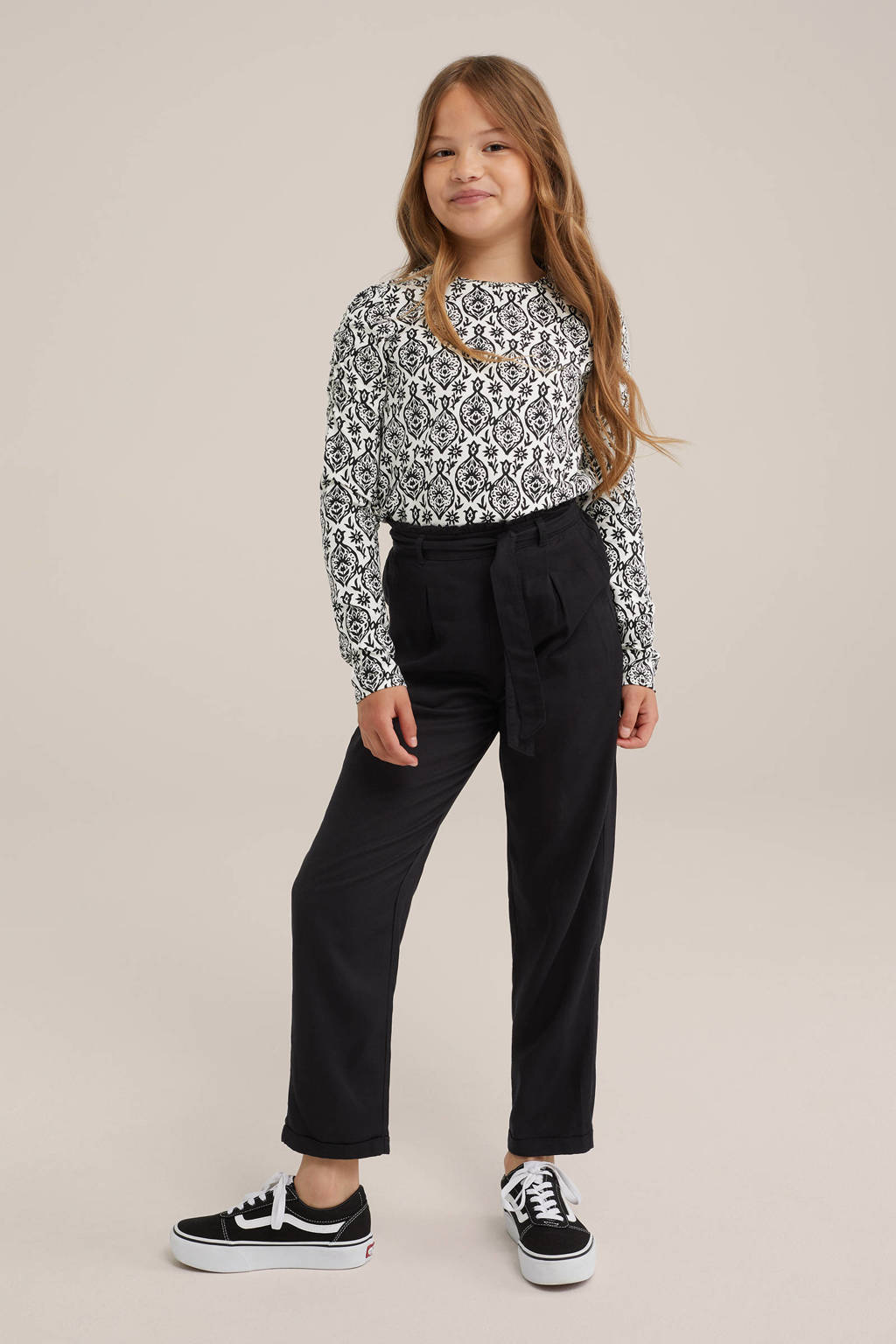 WE Fashion tapered fit broek zwart