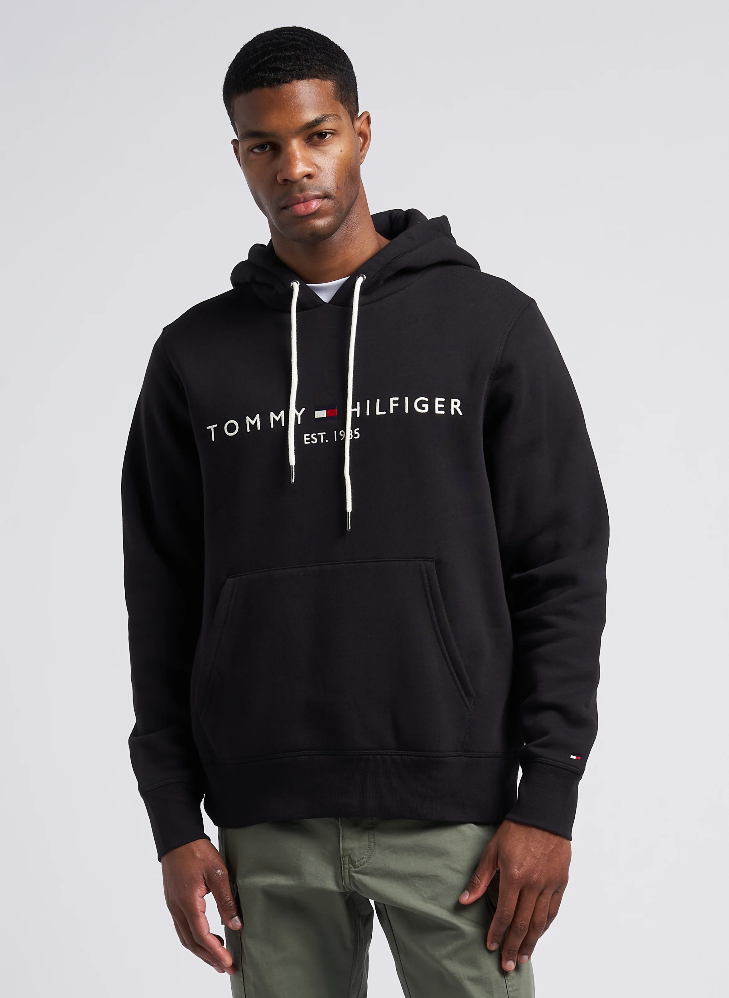 Sweat à capuche regular-fit brodé en molleton | Noir