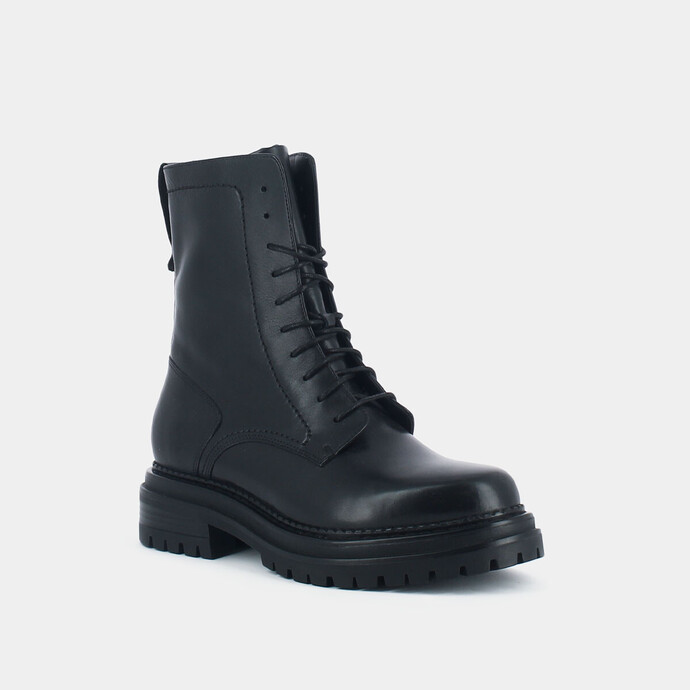 Boots à lacets et semelles crantées  en cuir noir