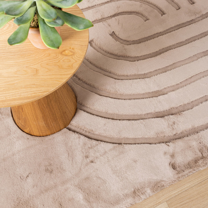 Zacht hoogpolig vloerkleed - Carvy Curves Taupe