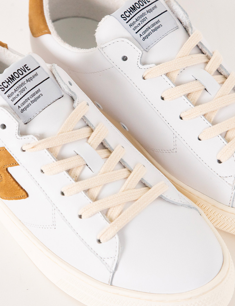 SCHMOOVE BASKETS HOMME SPARK SIGNATURE BLANC CAMEL