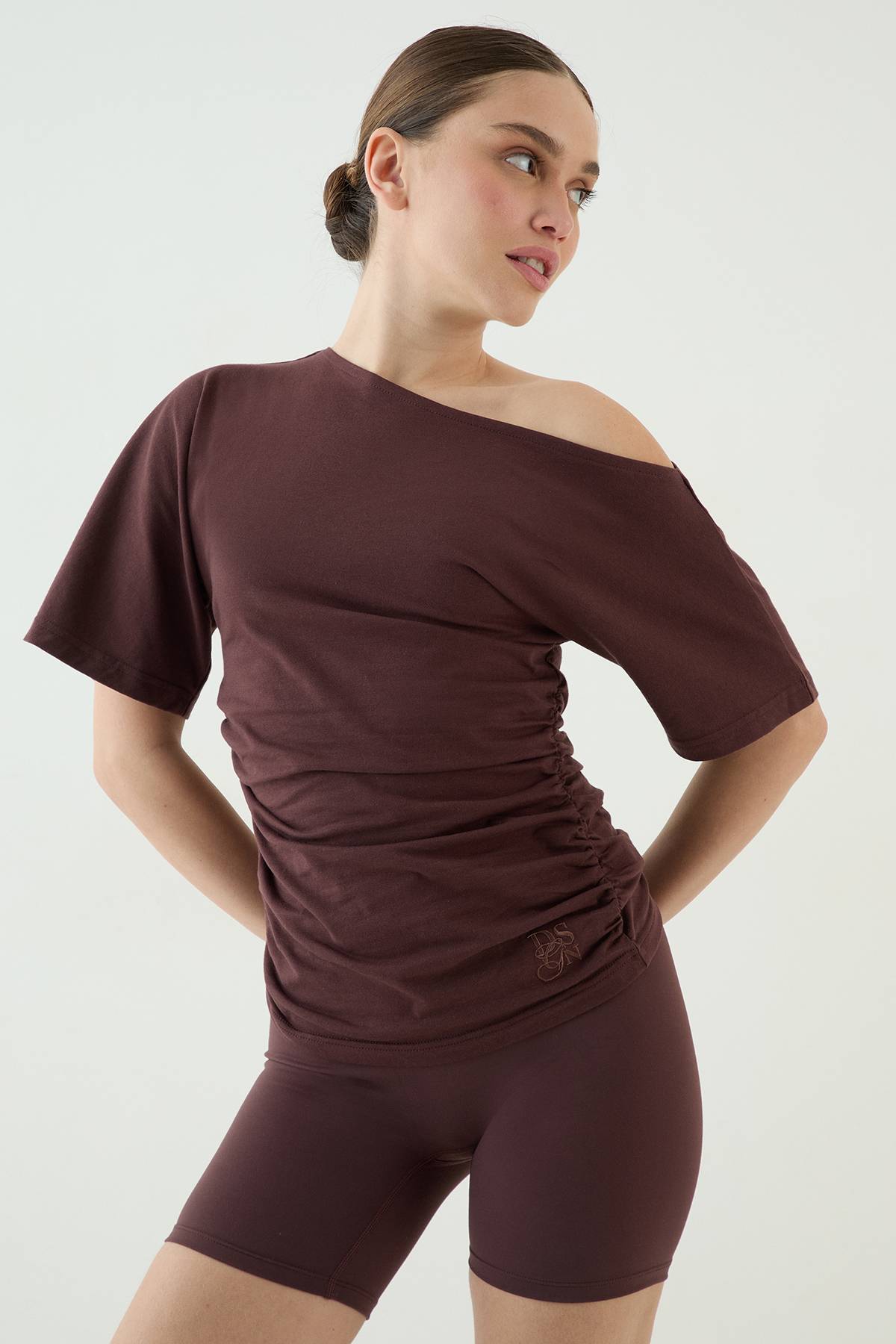 Haut À Manches Courtes Dsgn Studio Épaules Dénudées Avec Taille Cintrée