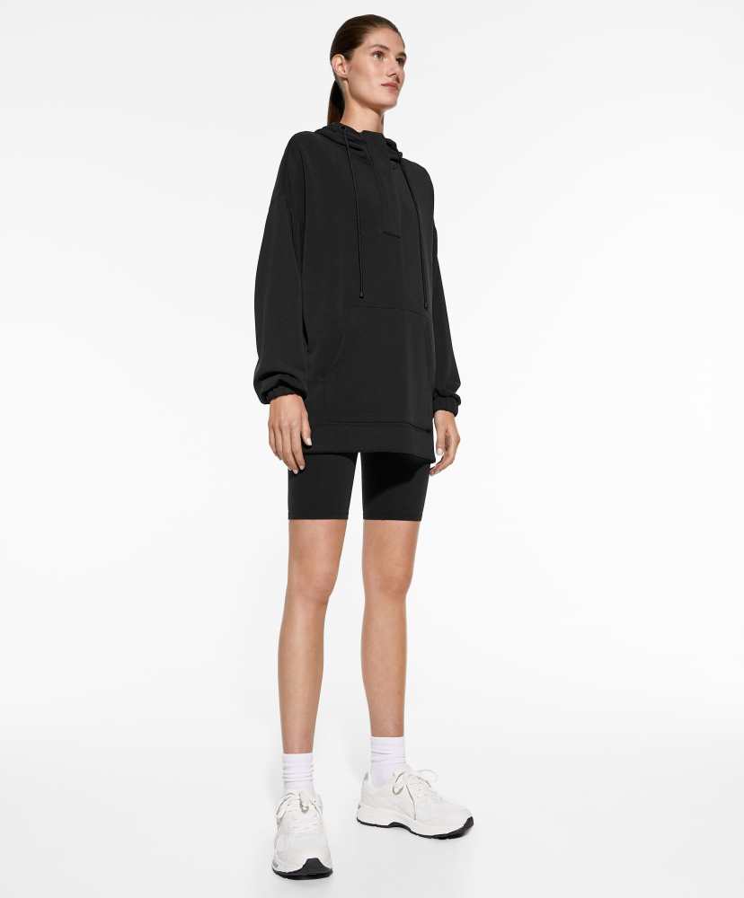 Moletom oversized em modal com toque macio e zíper.