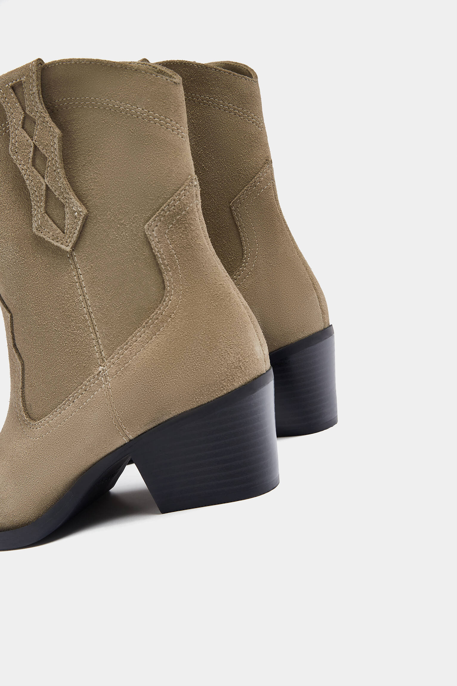 BOTA DE COURO ESTILO COWBOY - AREIA