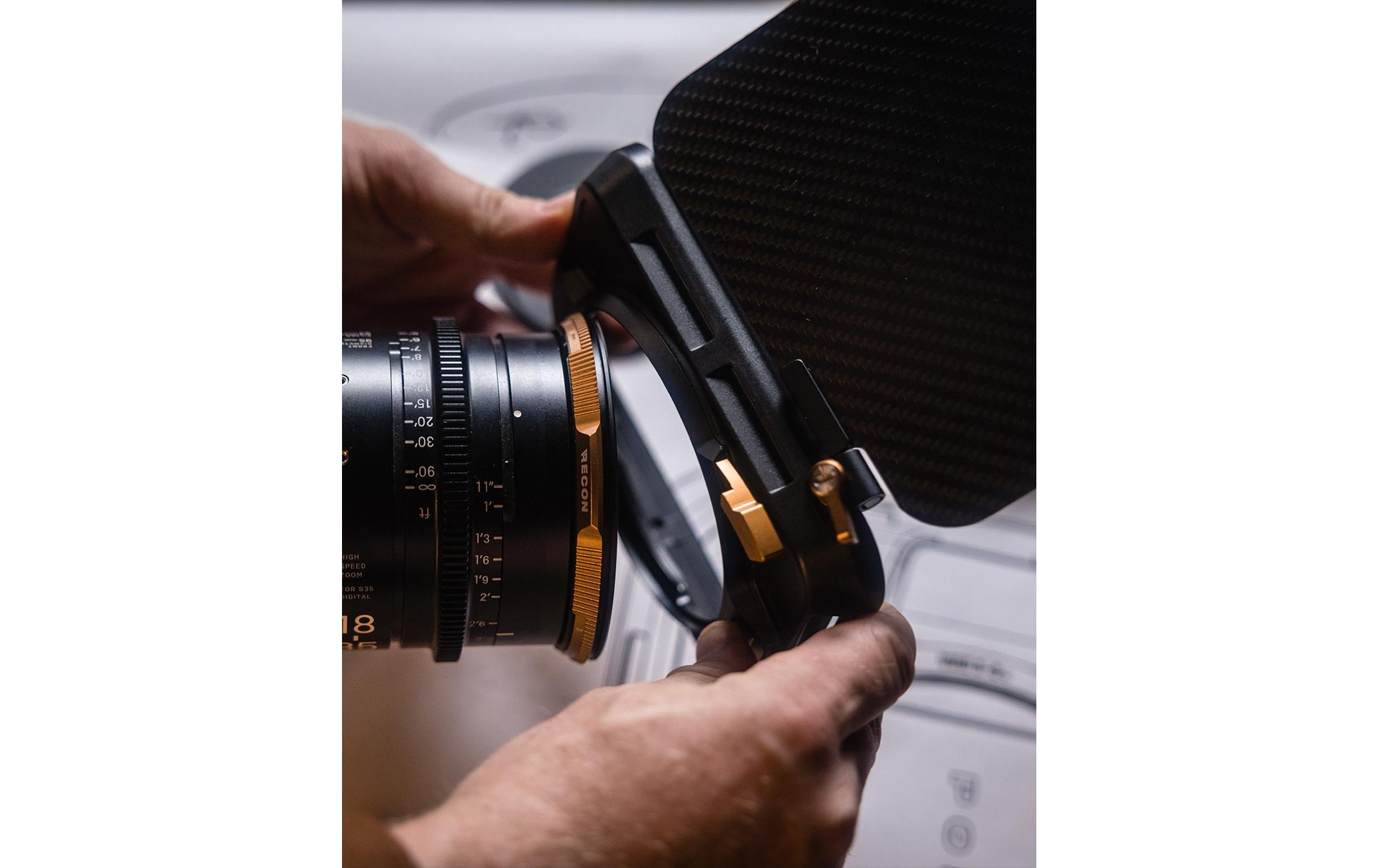 Recon Directors Kit VND Matte Box – McKinnon Edition<br>Kompaktes Snap-on-Mattbox-System mit Filter