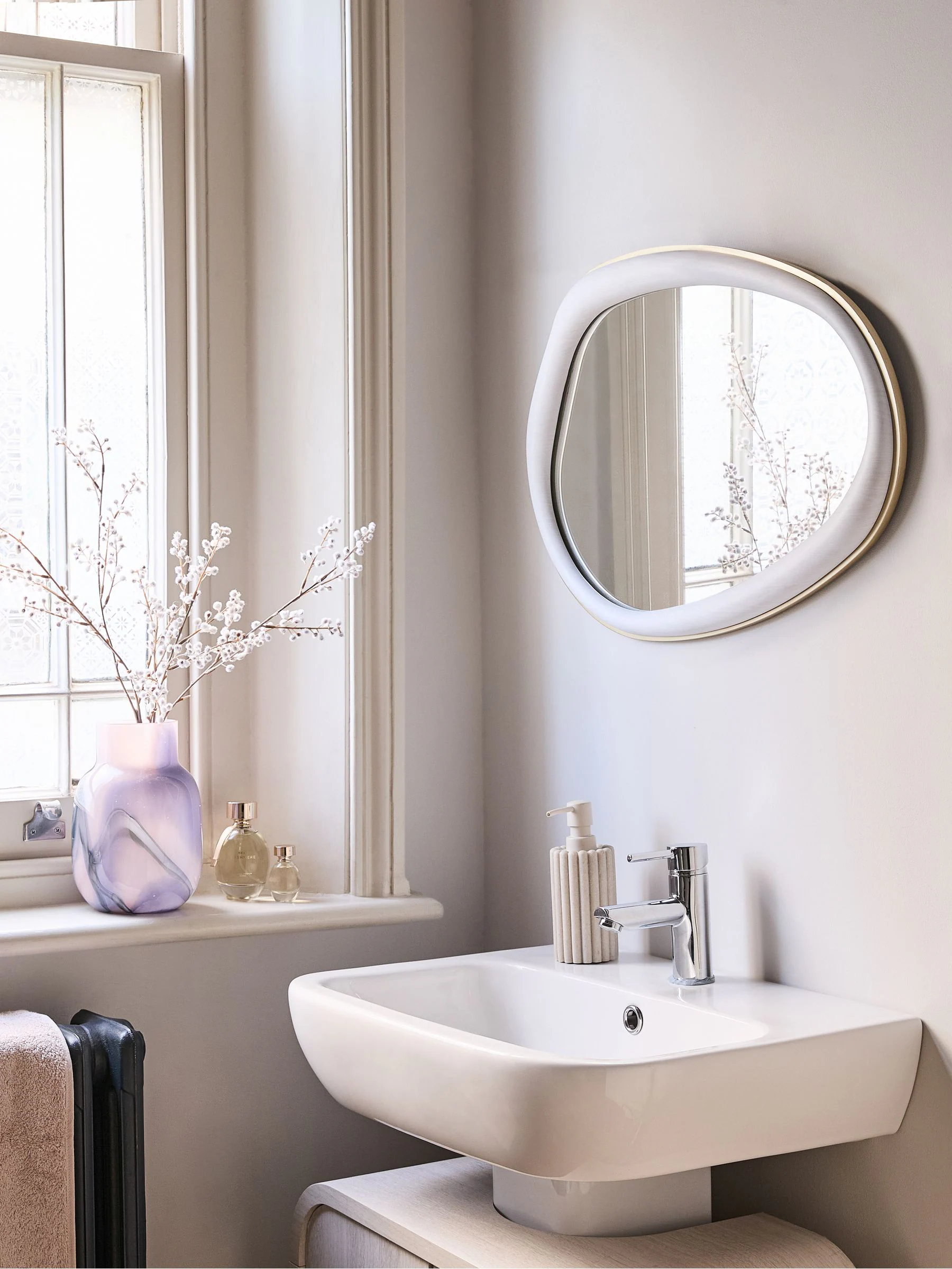 Mia Pebble Bathroom