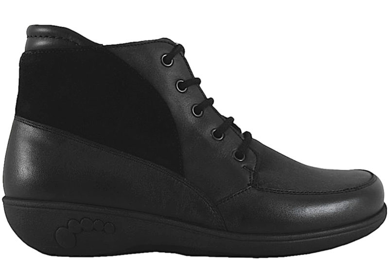 NEW FEET STØVLET I SORT GLAT LÆDER