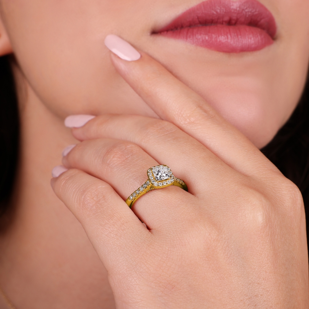 Princess Halo Diamantring 750/18 K Gelbgold 0.85 ct G/si