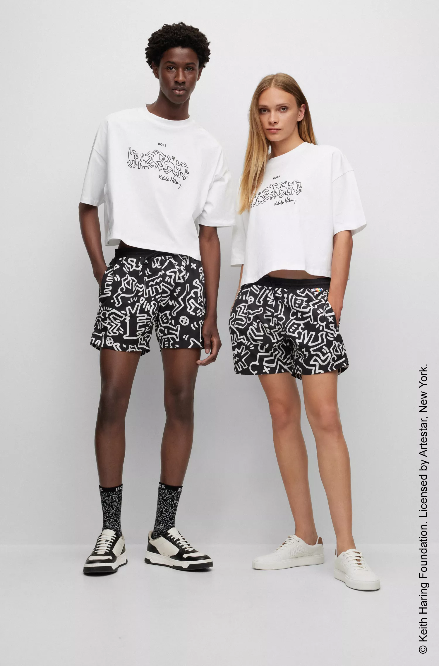 Camiseta BOSS preta - BOSS x Keith Haring, unissex, em algodão com estampa do logo.