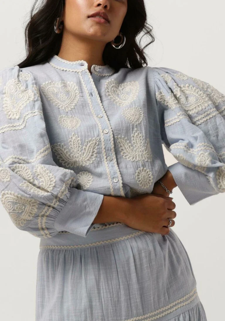 ANTIK BATIK lichtblauwe antik batik blouse rony blouse