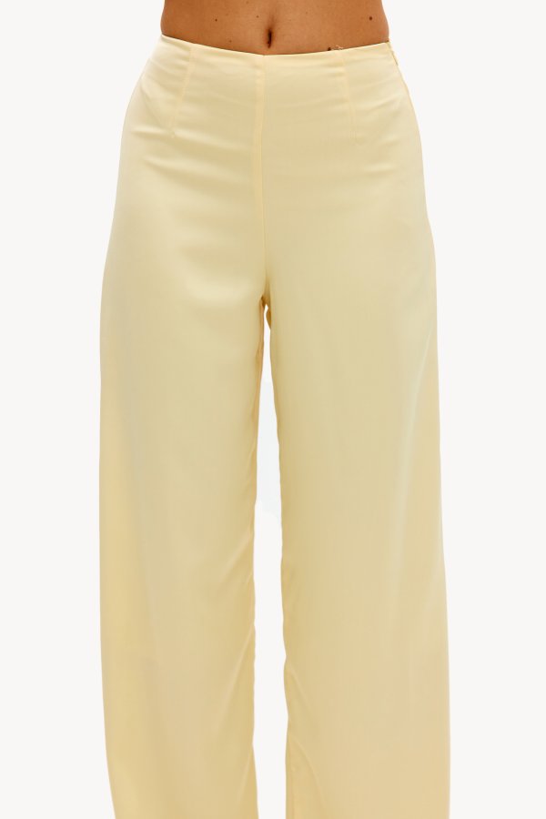 A FLORAL AWAKENING - LIGHT YELLOW
