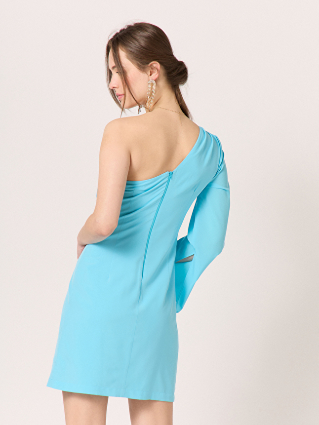 Robe courte one shoulder