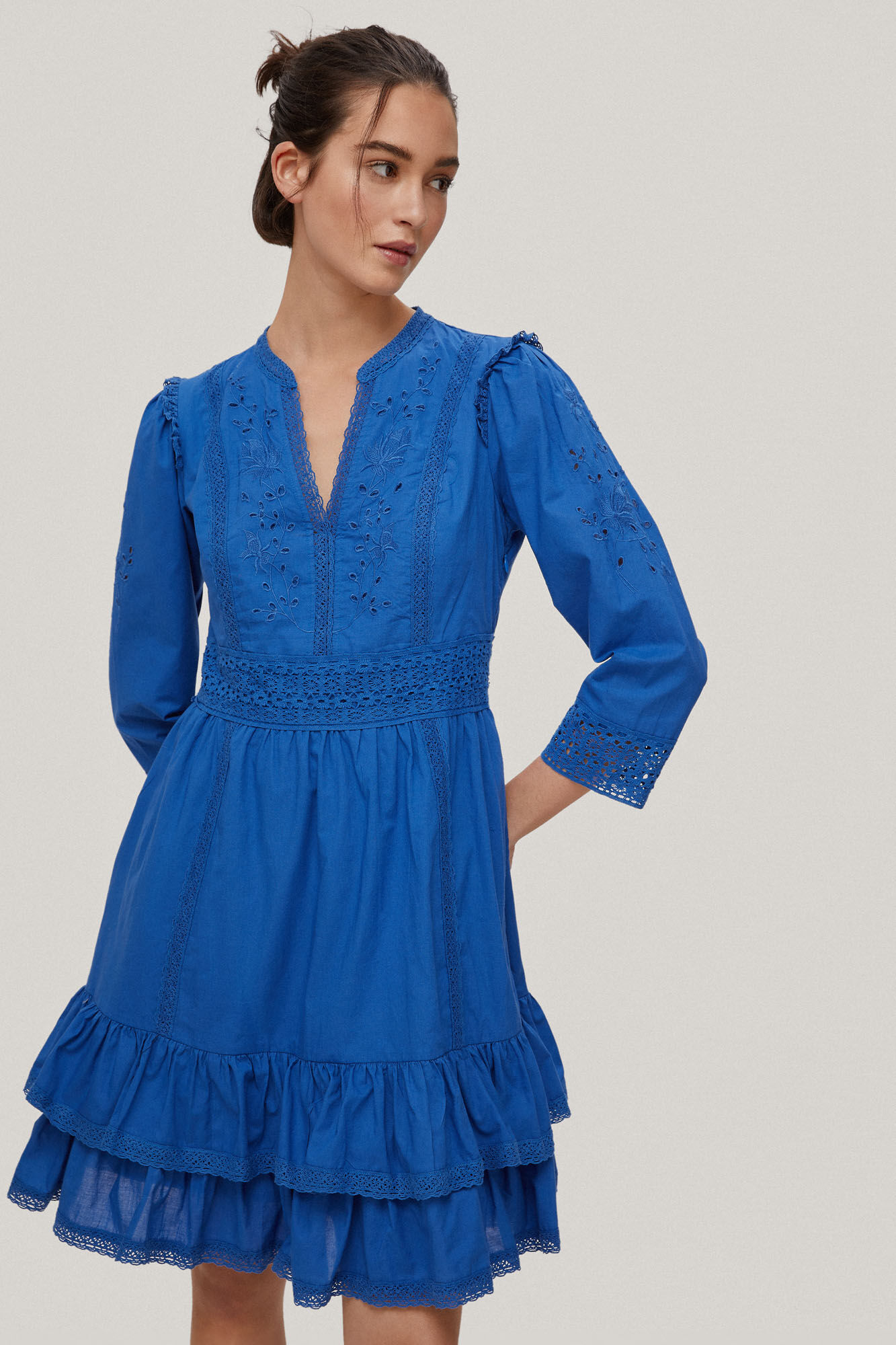 Vestido curto com detalhes - Turquesa