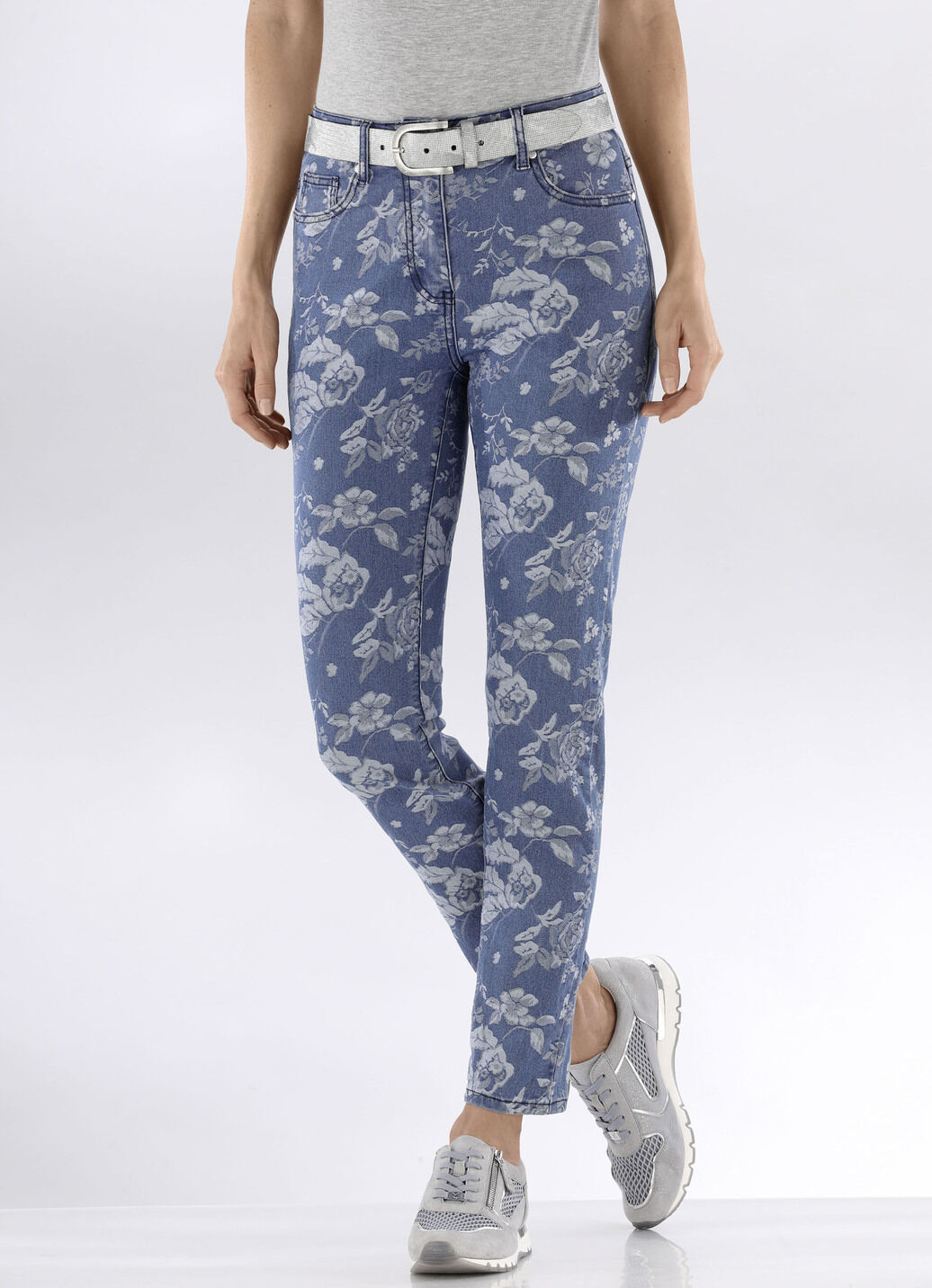 Jeans mit floraler Dessinierung