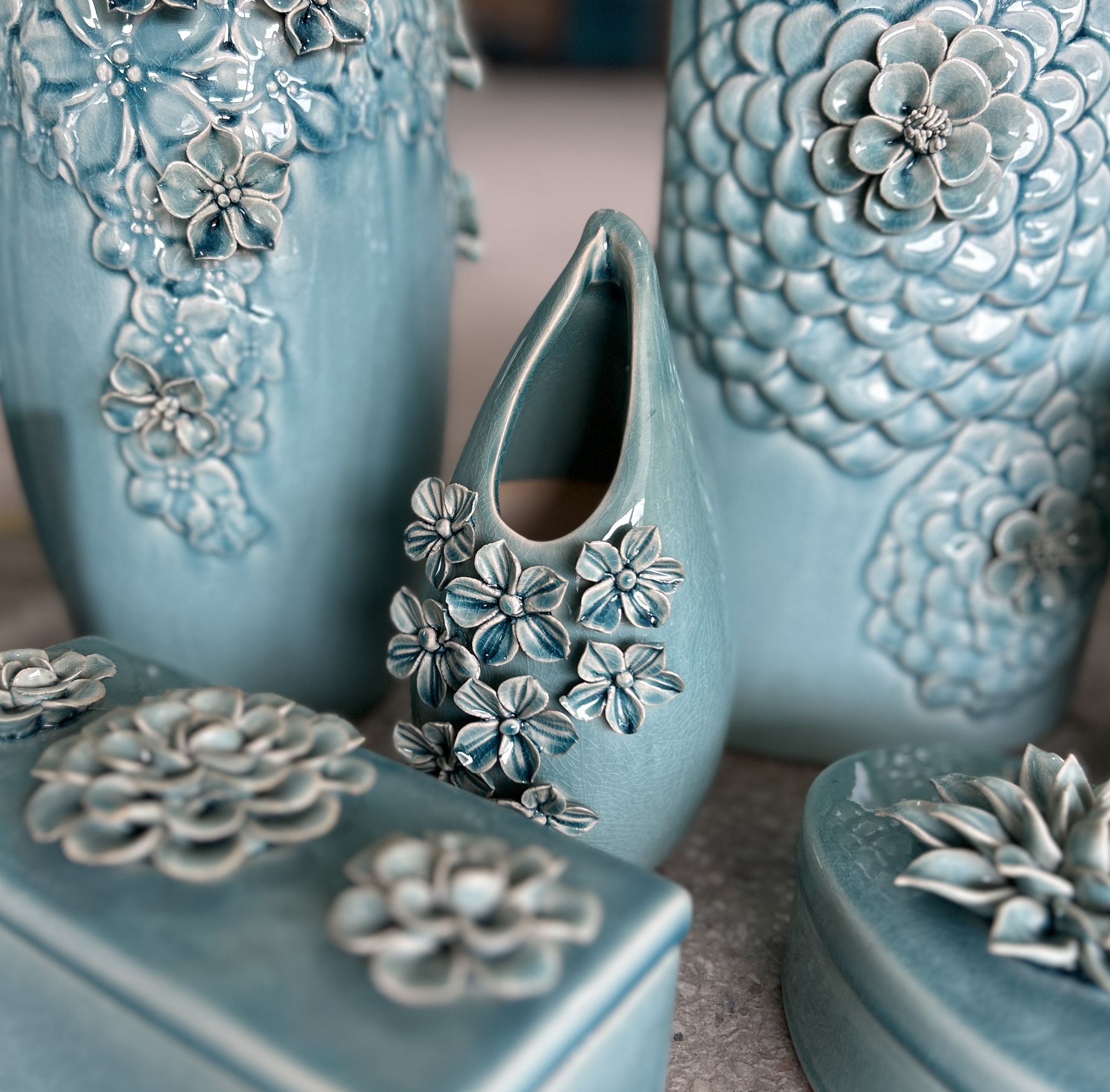 Keramikvase 'Spiros', hellblau, H 20 cm, B 11 cm, L 12,5 cm von fischer's lagerhaus