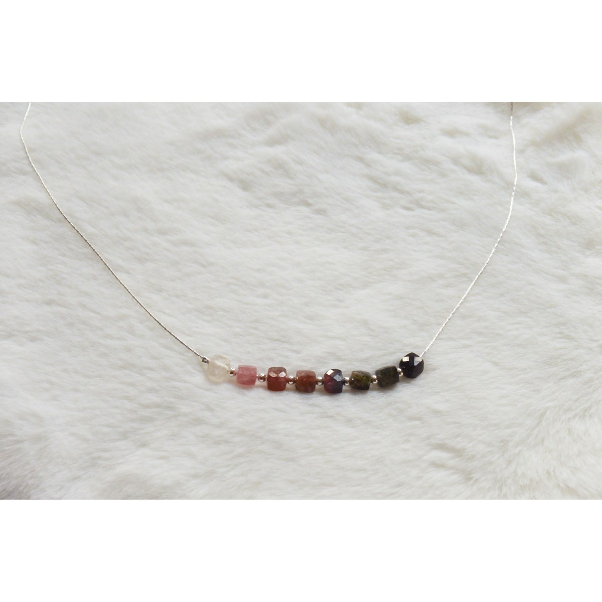 Collier orné de perles de tourmaline