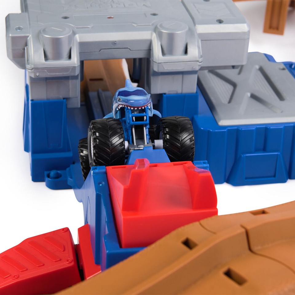 Monster Jam - 1:64 Super Charger Speedway legesæt