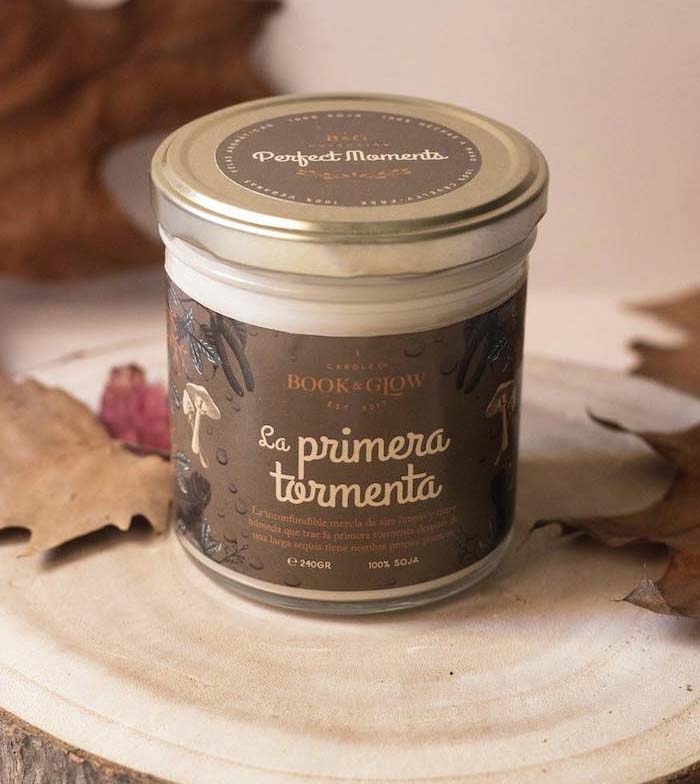 Book and Glow - *Perfect Moments* - Soy Candle - La primera tormenta