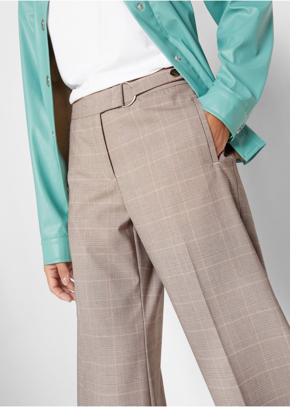 Pantalon à carreaux avec sangle décorative