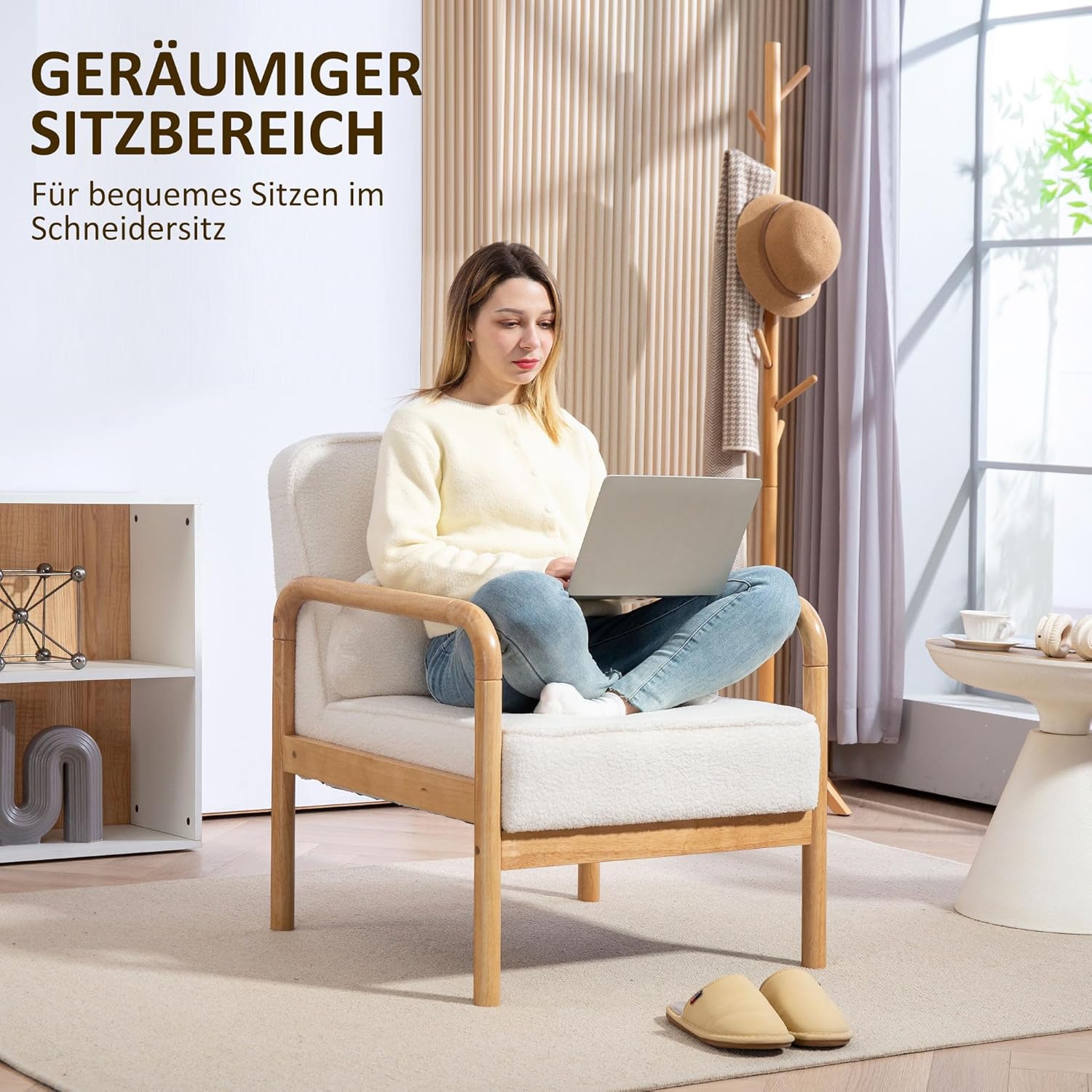 HOMCOM Sessel Wohnzimmer Loungesessel mit Armlehnen, Holzbeine, Großen und Dicken Sitz, Relaxsessel Lesesessel mit Wurfkissen, Bouclé-Optik, Polstersessel für Schlafzimmer Weiß