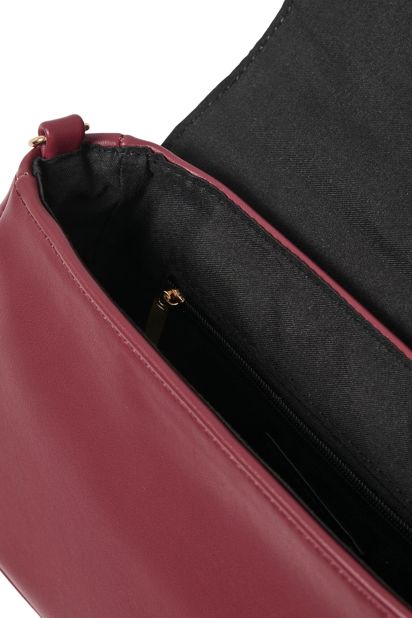 Bolsa pequena com corrente