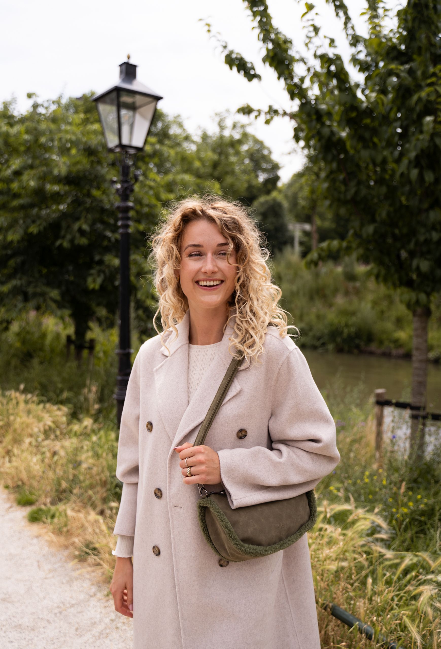 Charm London Newington Schoudertas/ Slingbag Zwart