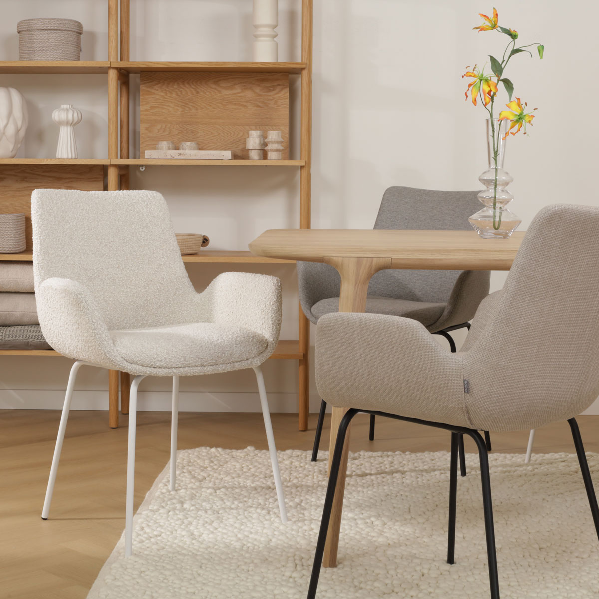 Eetkamerstoel Nora-Eef bouclé beige - zwart onderstel