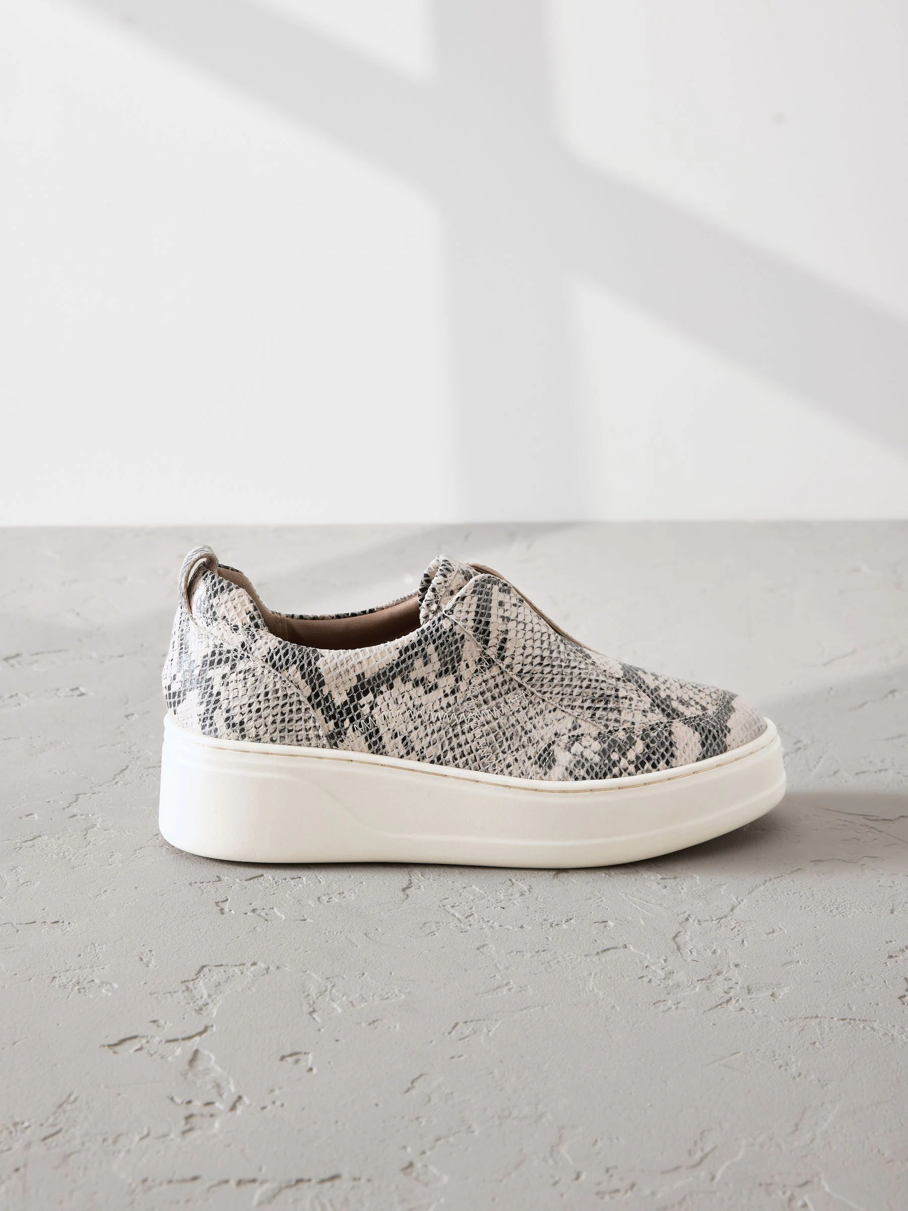 Slangenprint - Signature leren sneakers met dikke plateauzolen en sleehak