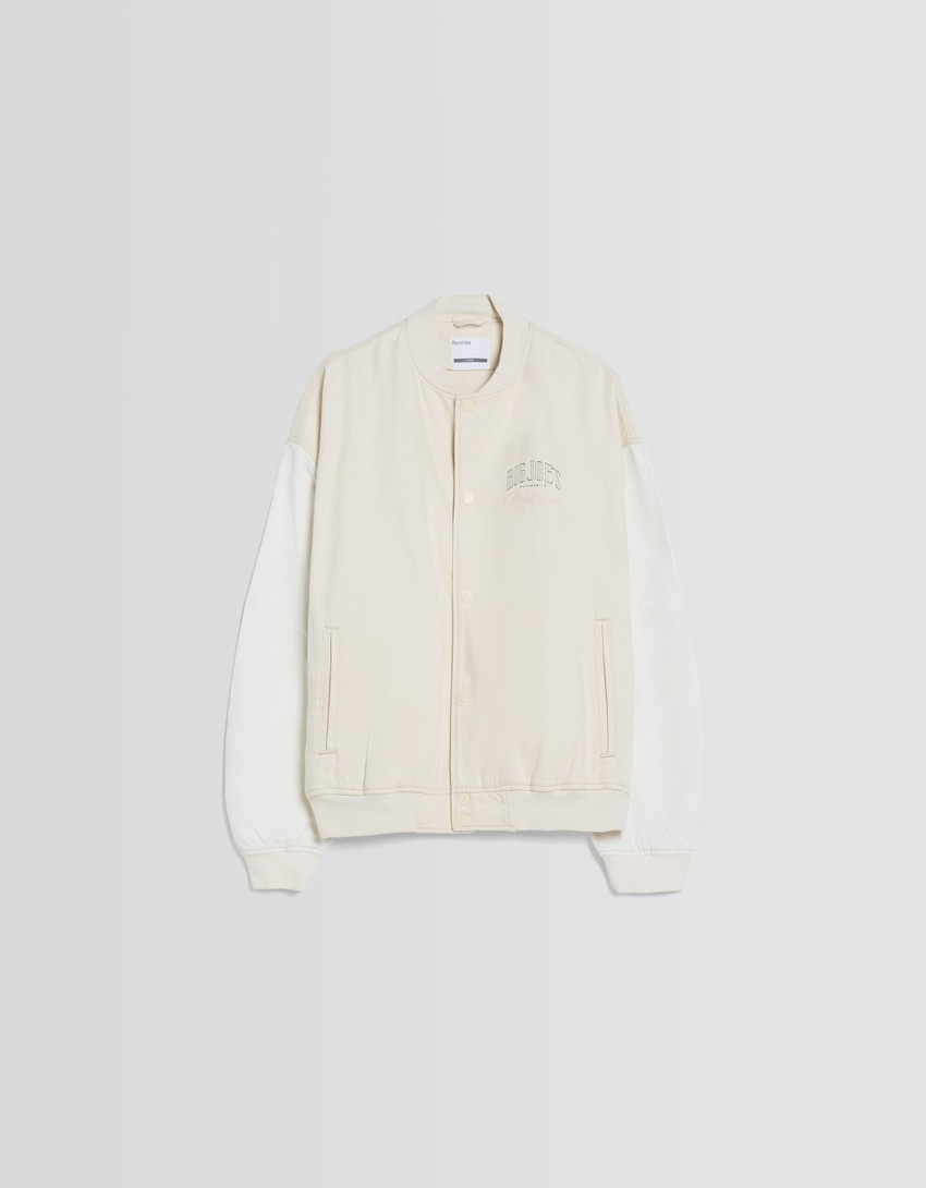 Jaqueta bomber jeans com costura contrastante