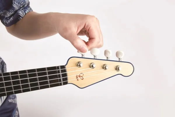 Hape Teach Yourself Electric Ukulele, Blue