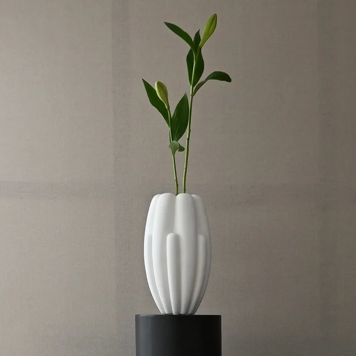 101 Copenhagen - Bloom Slim Vase, mini, bone white