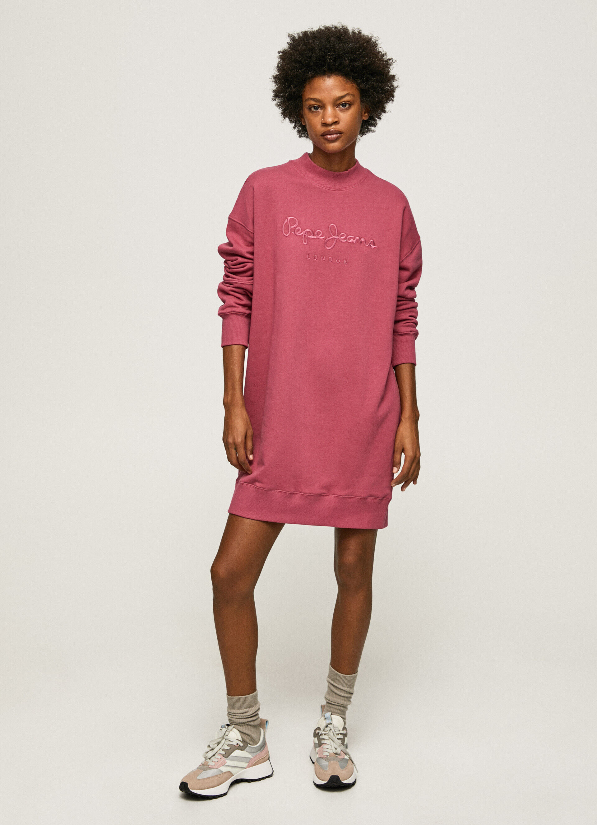 VESTIDO CURTO DE MOLETOM COM LOGOTIPO - rosa blush escuro