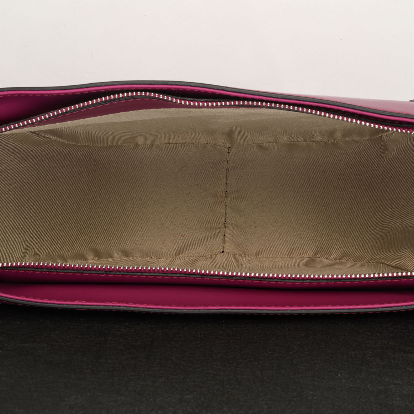 Maison Héritage Sac à main en Cuir Votti violet  -  28x21x9 cm