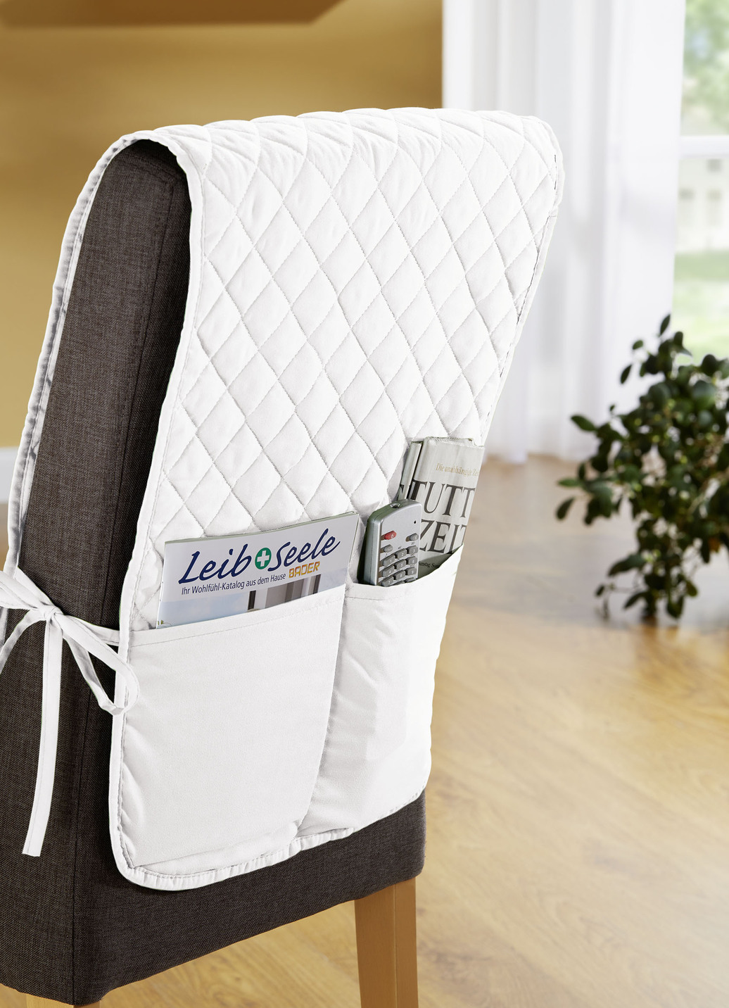 Stuhlhusse mit Taschen und Bandeinfassung