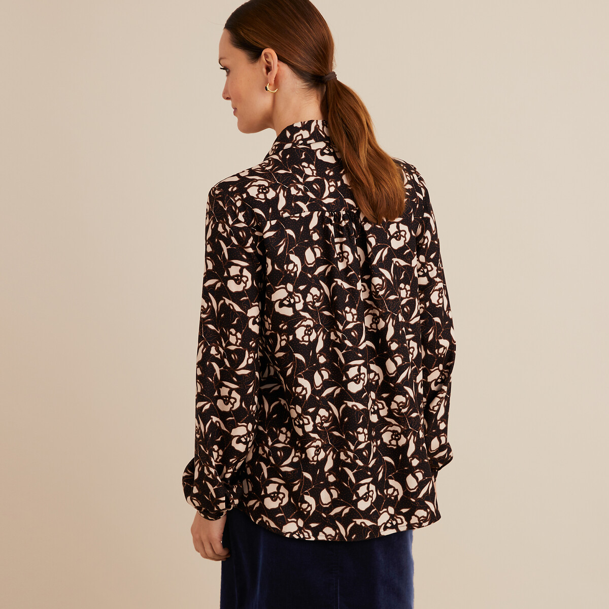 ANNE WEYBURN<br>Camisa com estampa floral e mangas compridas