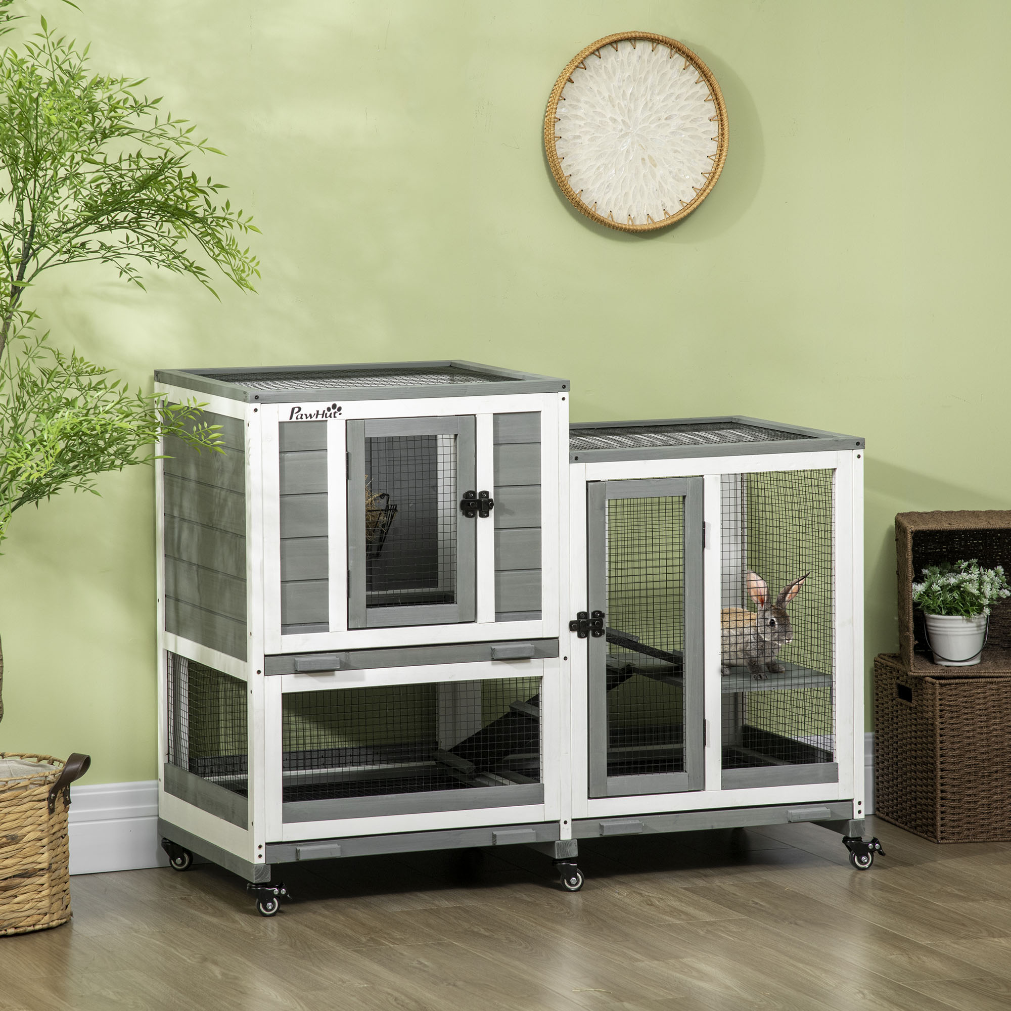 Gaiola de madeira PawHut para coelhos de pequeno porte, com 2 andares, 6 rodas, 2 escadas, 3 bandejas removíveis e área aberta, 110x50x86 cm, cinza.