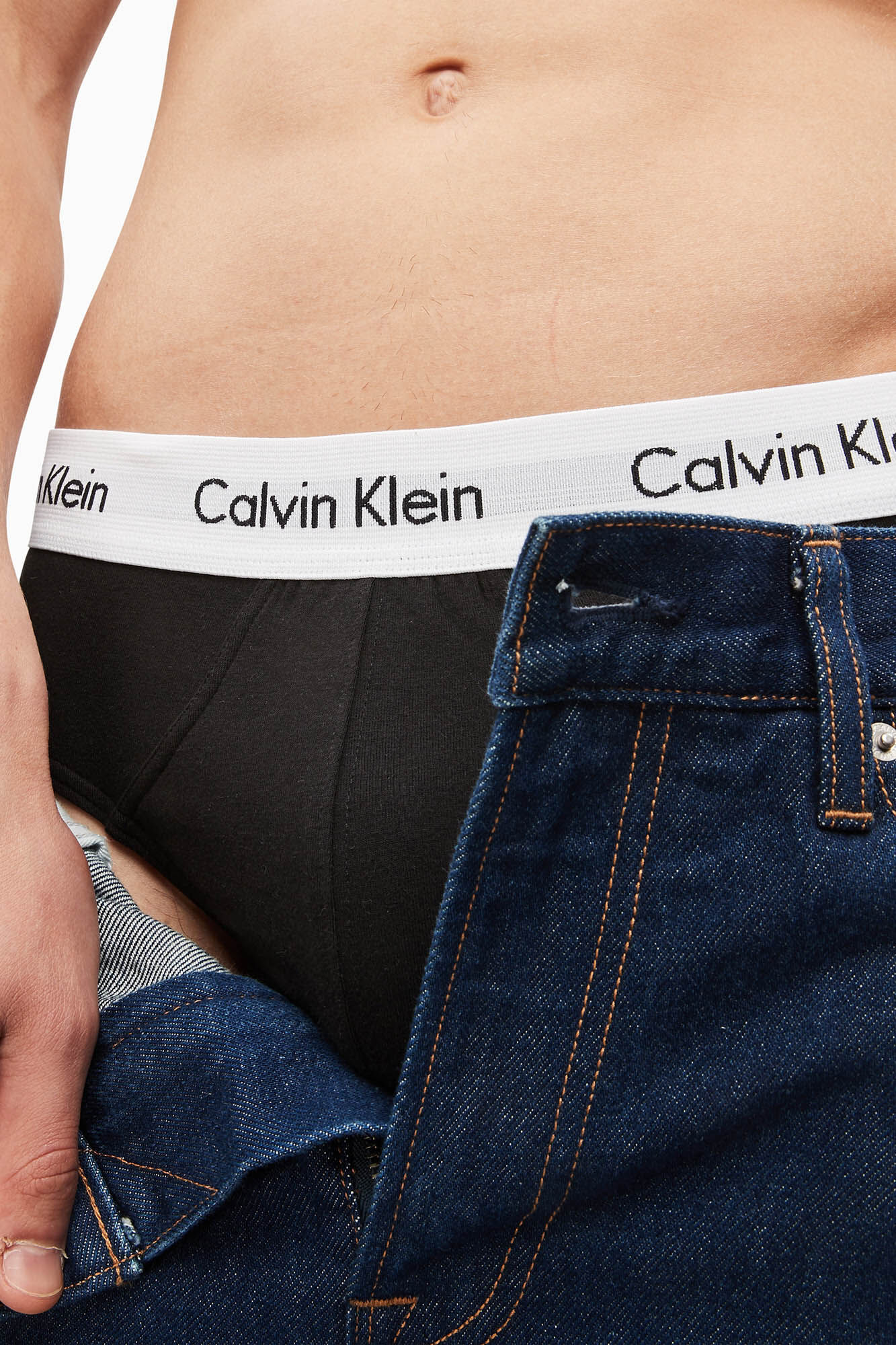 Cuecas Calvin Klein de algodão, pacote com 3 unidades e cós elástico.