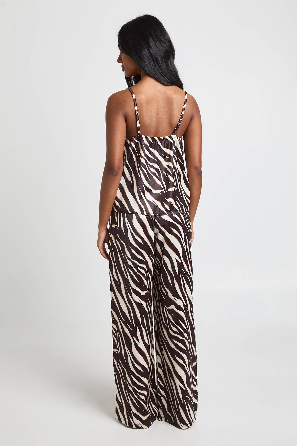 boohoo Ensemble Pyjama Caraco Et Pantalon Large En Satin Imprimé Zèbre