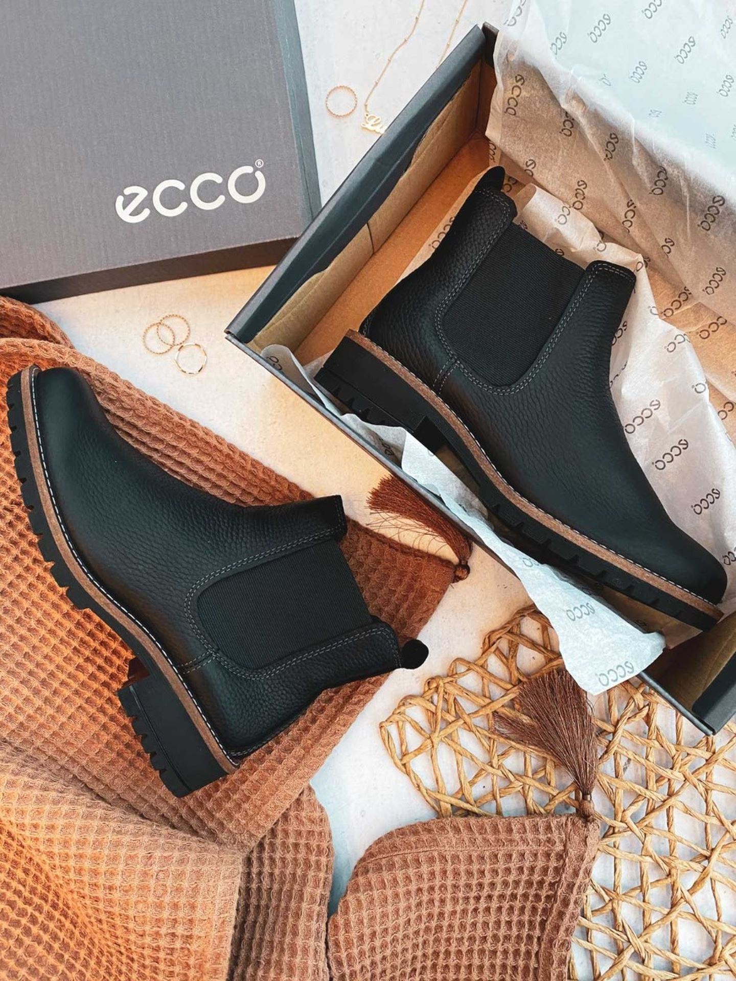 Elaine Chelsea Boots