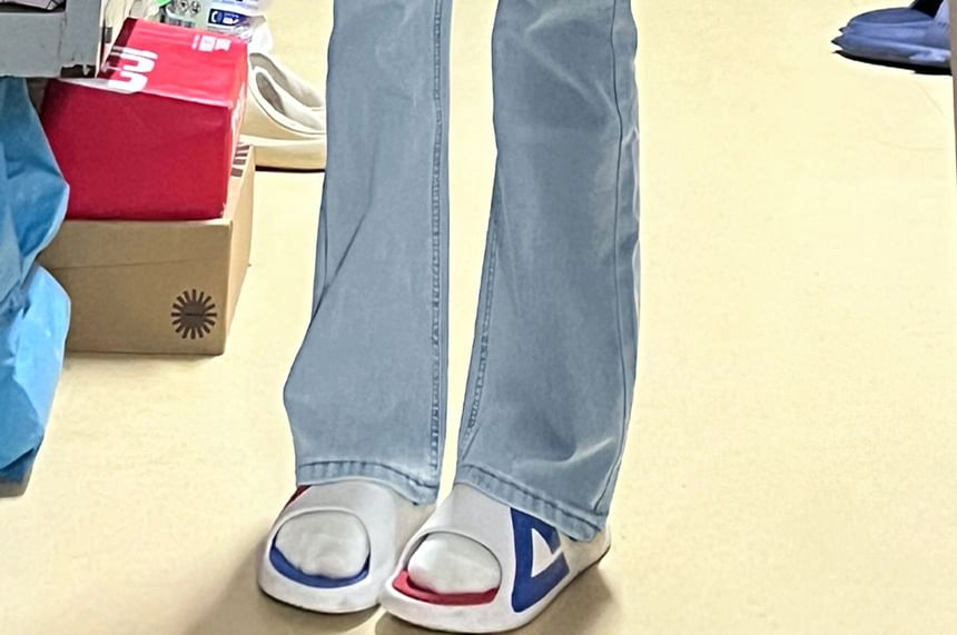 Girliepairs - Mid Rise Flared Jeans